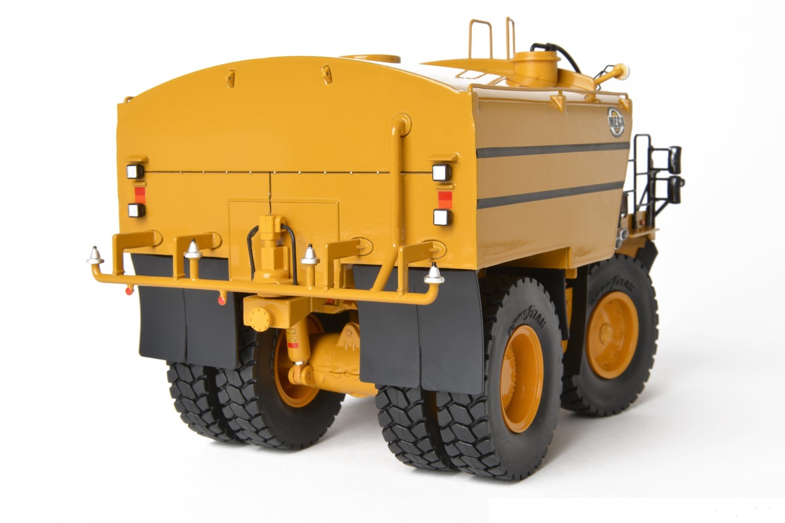 Caterpillar 777G Truck w/ Mega MTT20 Water Tank – 1/48 – CCM – Diecast – 2016