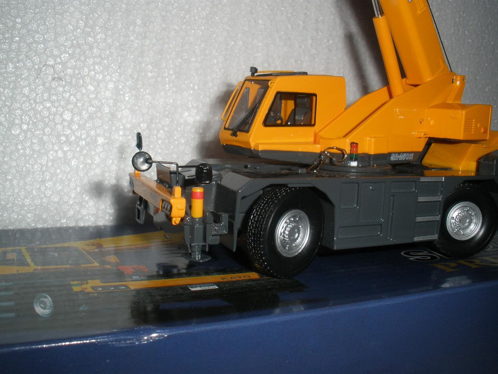 1/50 scale KATO SR-250Ri Premium Roughter Rough Terrain Off road Crane DieCast