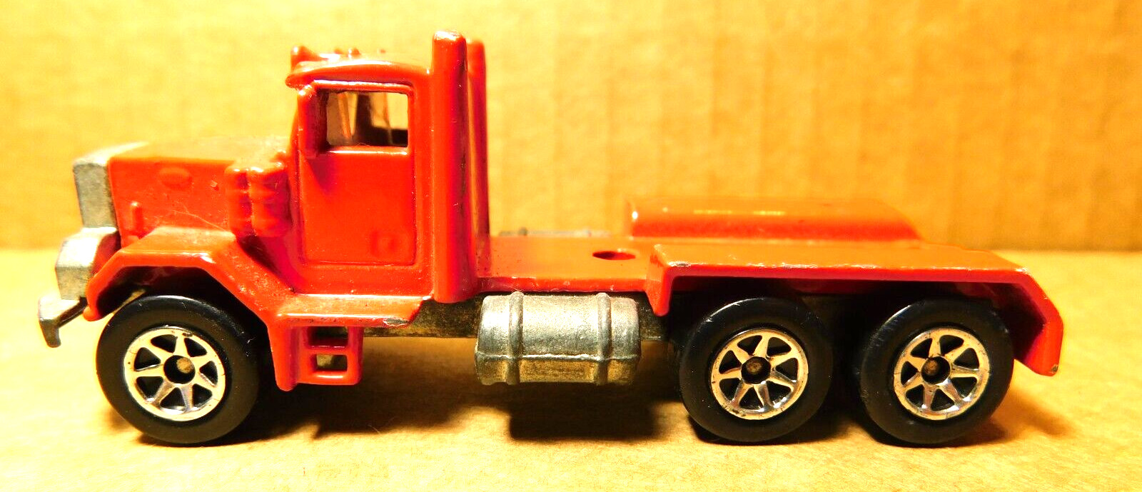 Hot Wheels~Vtg 1979 Malaysia Peterbilt Semi Tractor Trailer Truck Hauler Cab