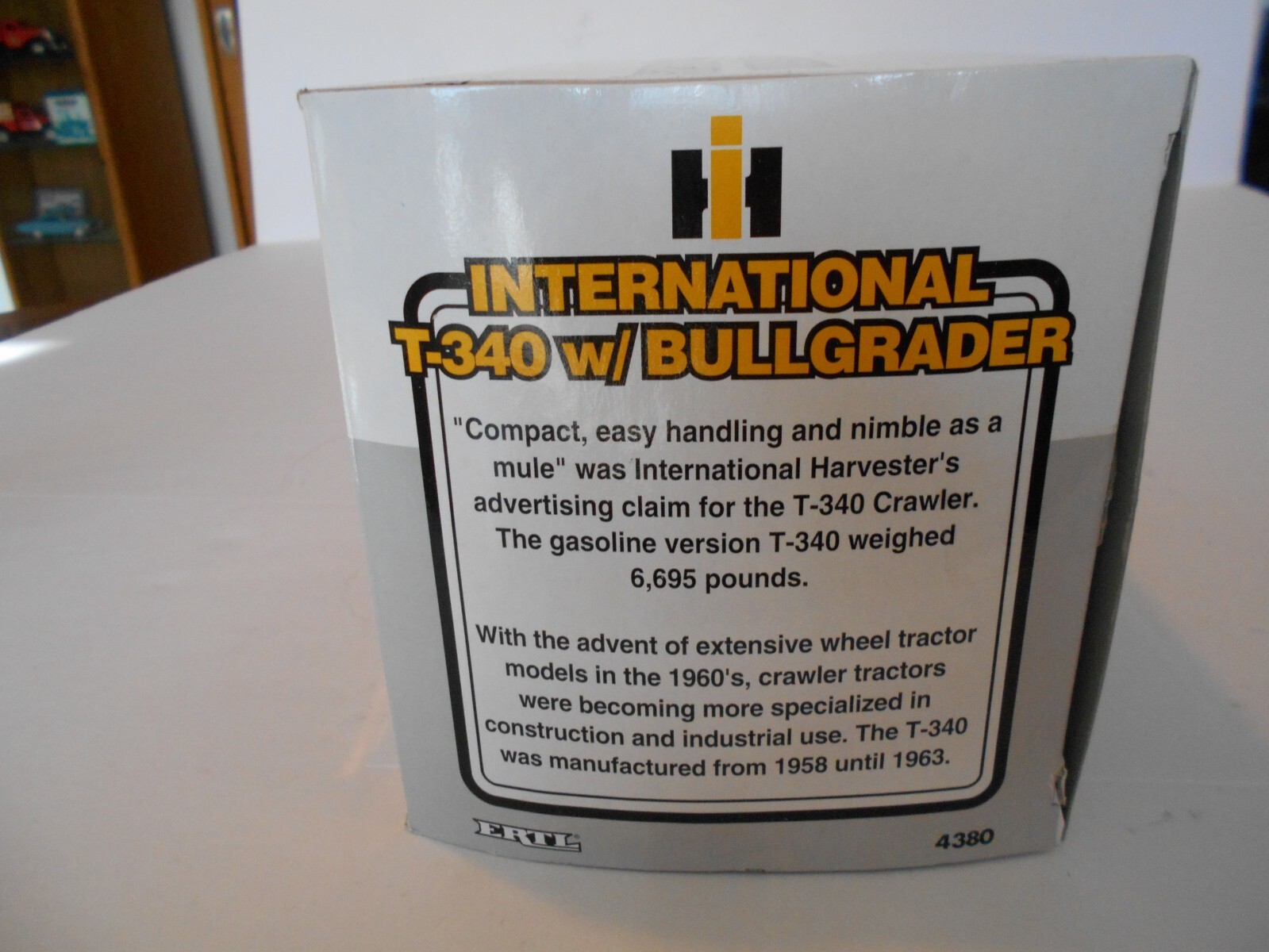 Vintage 1998 Ertl 1:16 Scale International T-340 Crawler w/Bullgrader, #4380 NIB