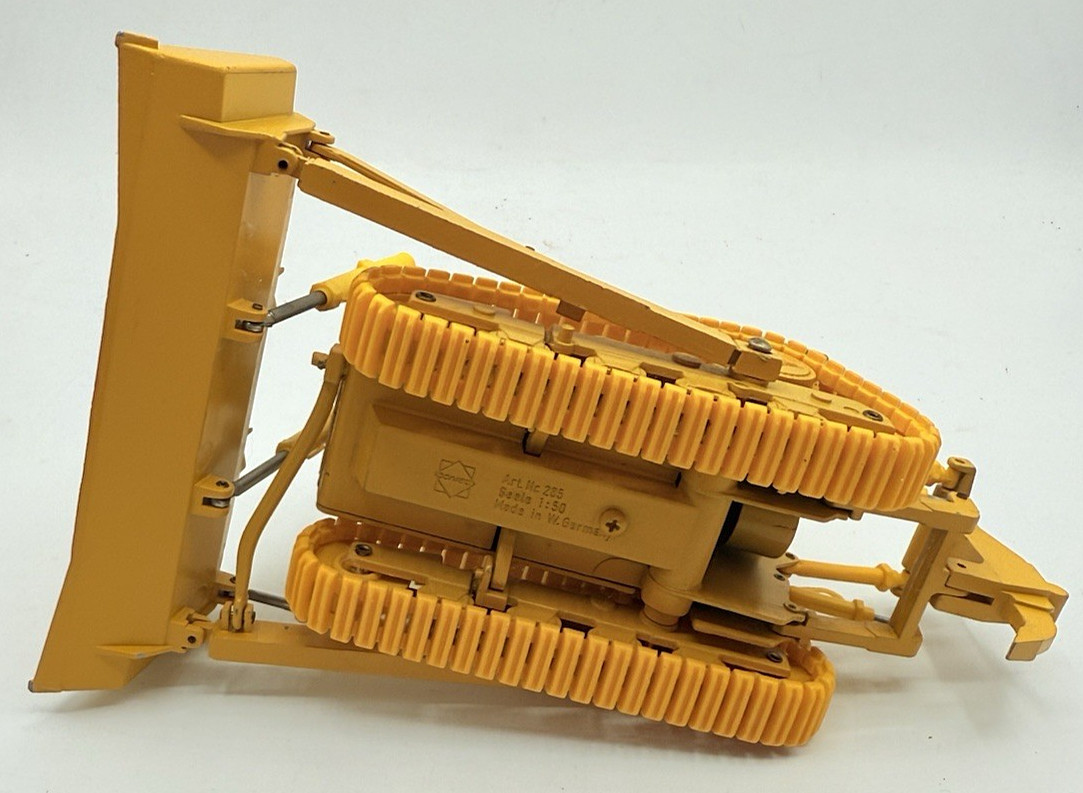 1:50 Caterpillar CAT D11N w/ Impact Ripper CONRAD Germany Launch Edition Diecast
