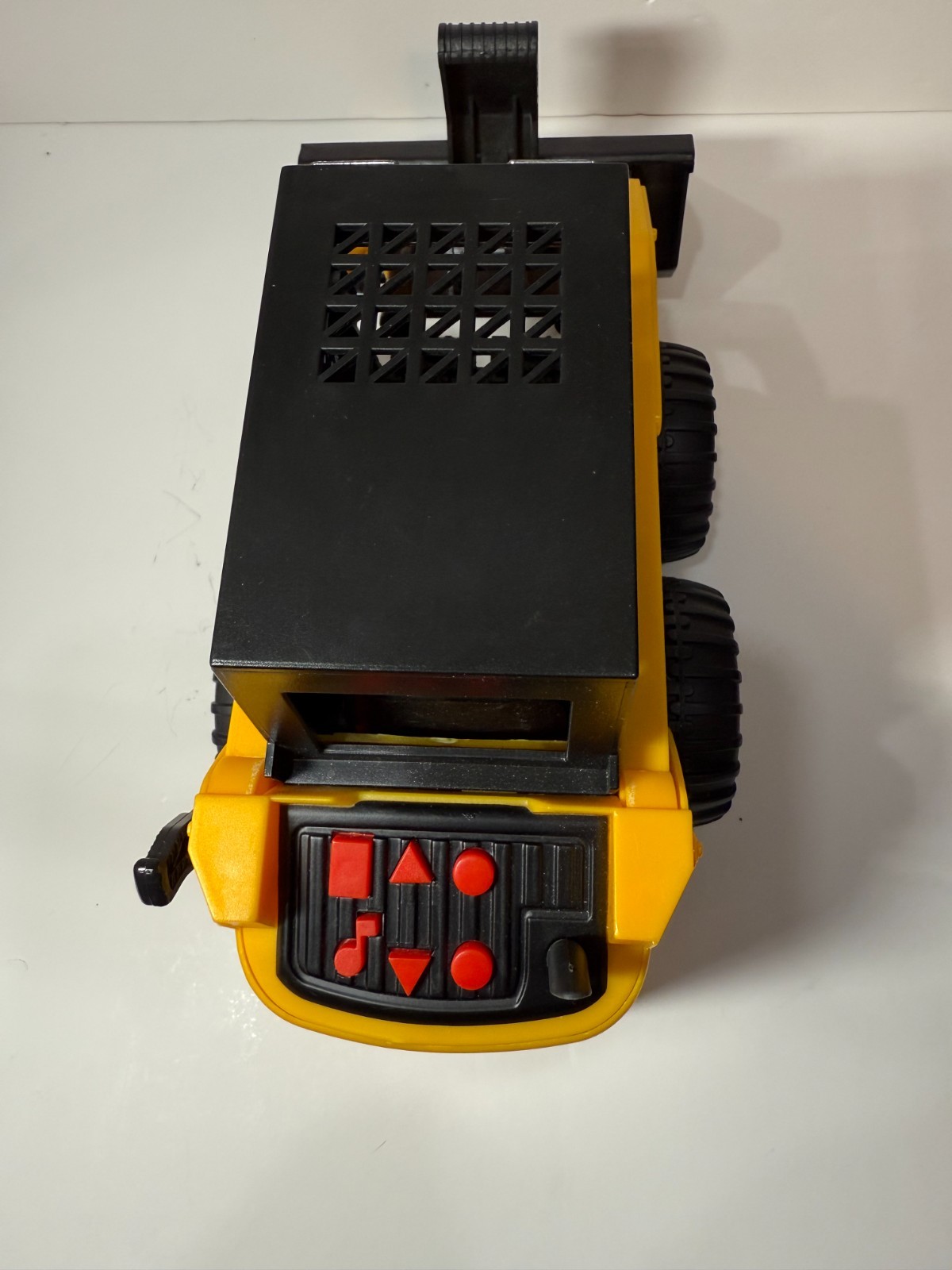 CAT Motorized Wheel Loader 12″x9″x6″ Hard Hat, Worker, Accessories by Toy State