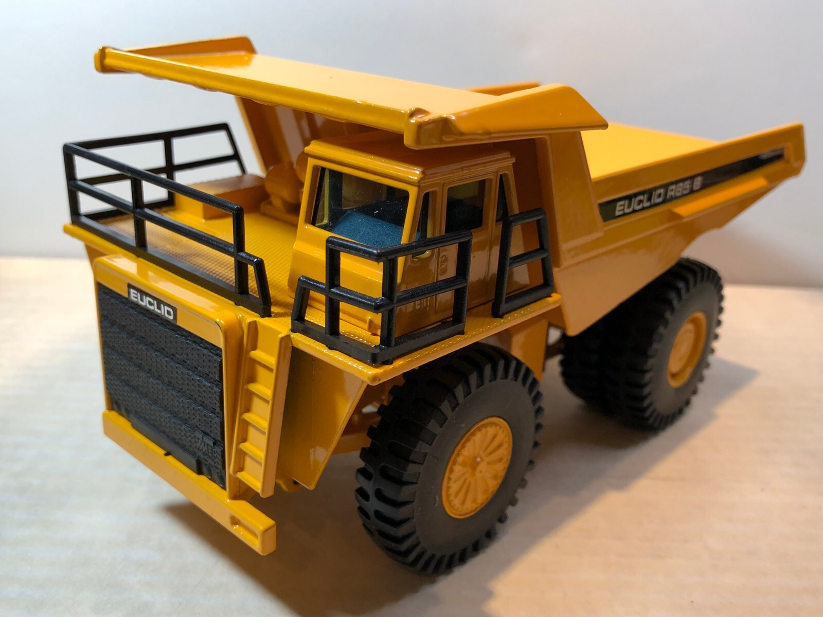 JOAL EUCLID R85 B MINING DUMP TRUCK YELLOW MADE IN SPAIN 1:50 SCALE 1986