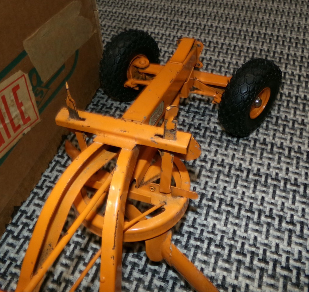 Vintage 1950s Pressed Steel Doepke Adams Orange Road Grader #2006 Original Box
