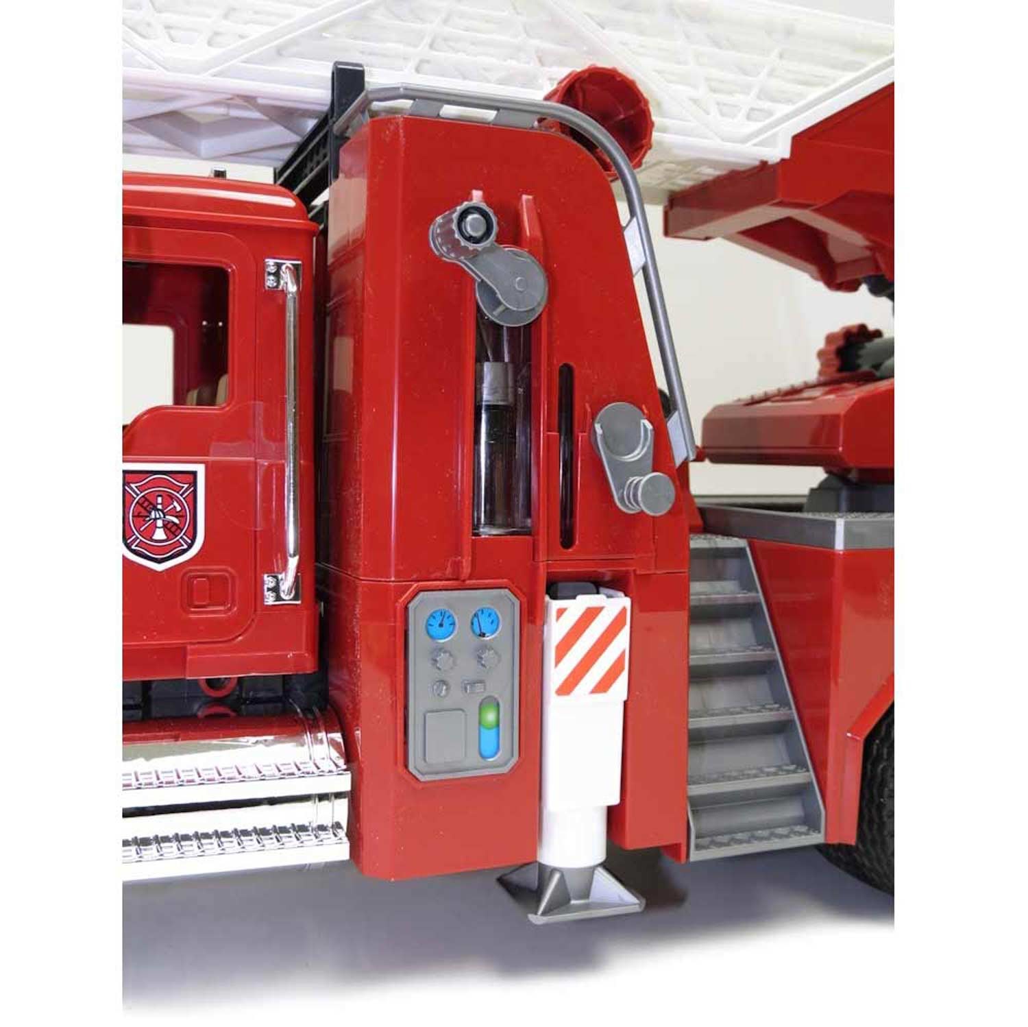 Bruder 1/16 Mack Granite Fire Engine w/ Extendable Ladder 02821