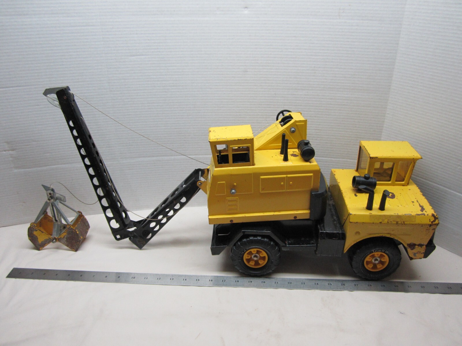 Vintage 1970’s Tonka Mighty Mobile Crane MR970 Metal Steel Truck with Clam