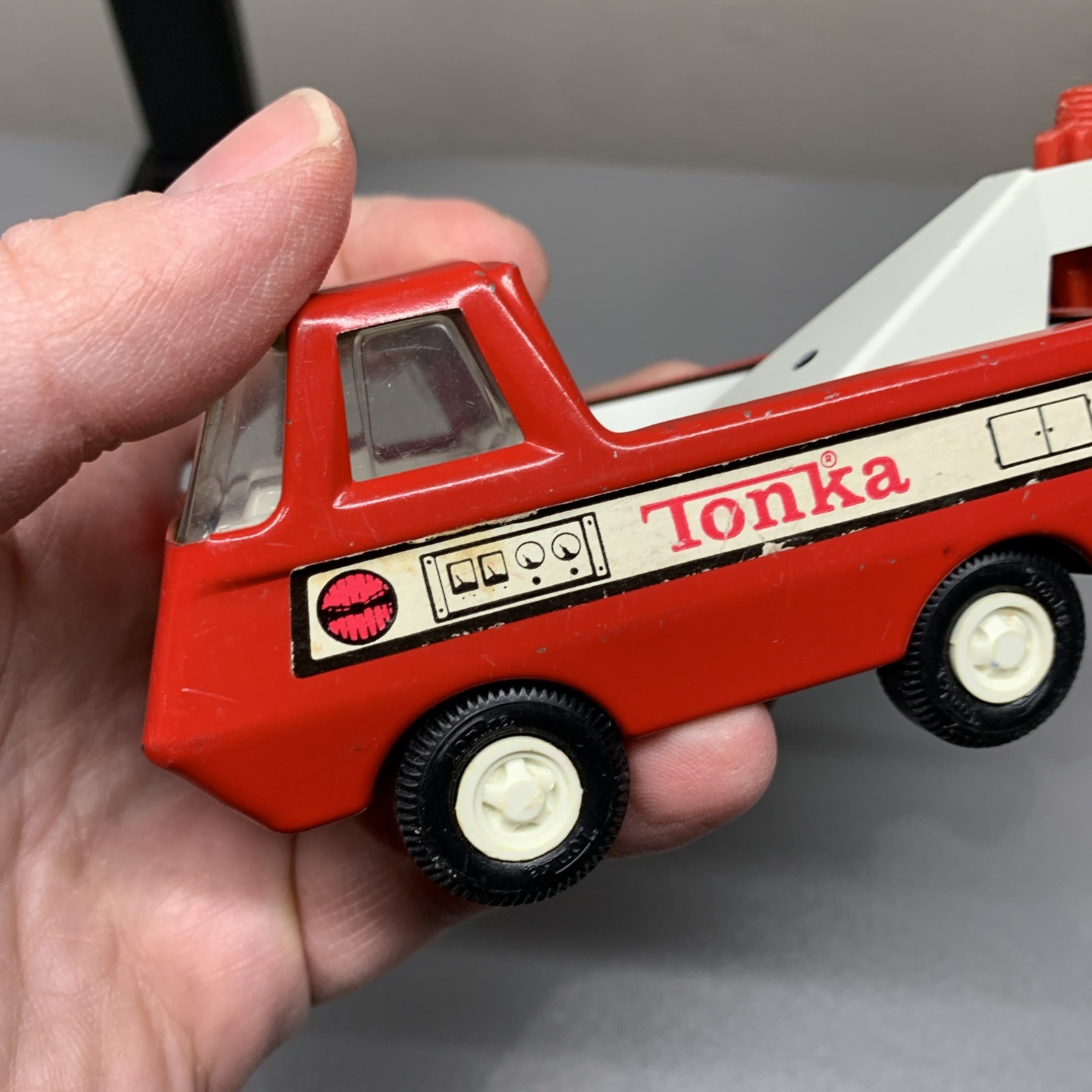 Vintage 70’s Tonka Mound, MINN Mini Red Tow Truck Pressed Steel 5inx2.5in