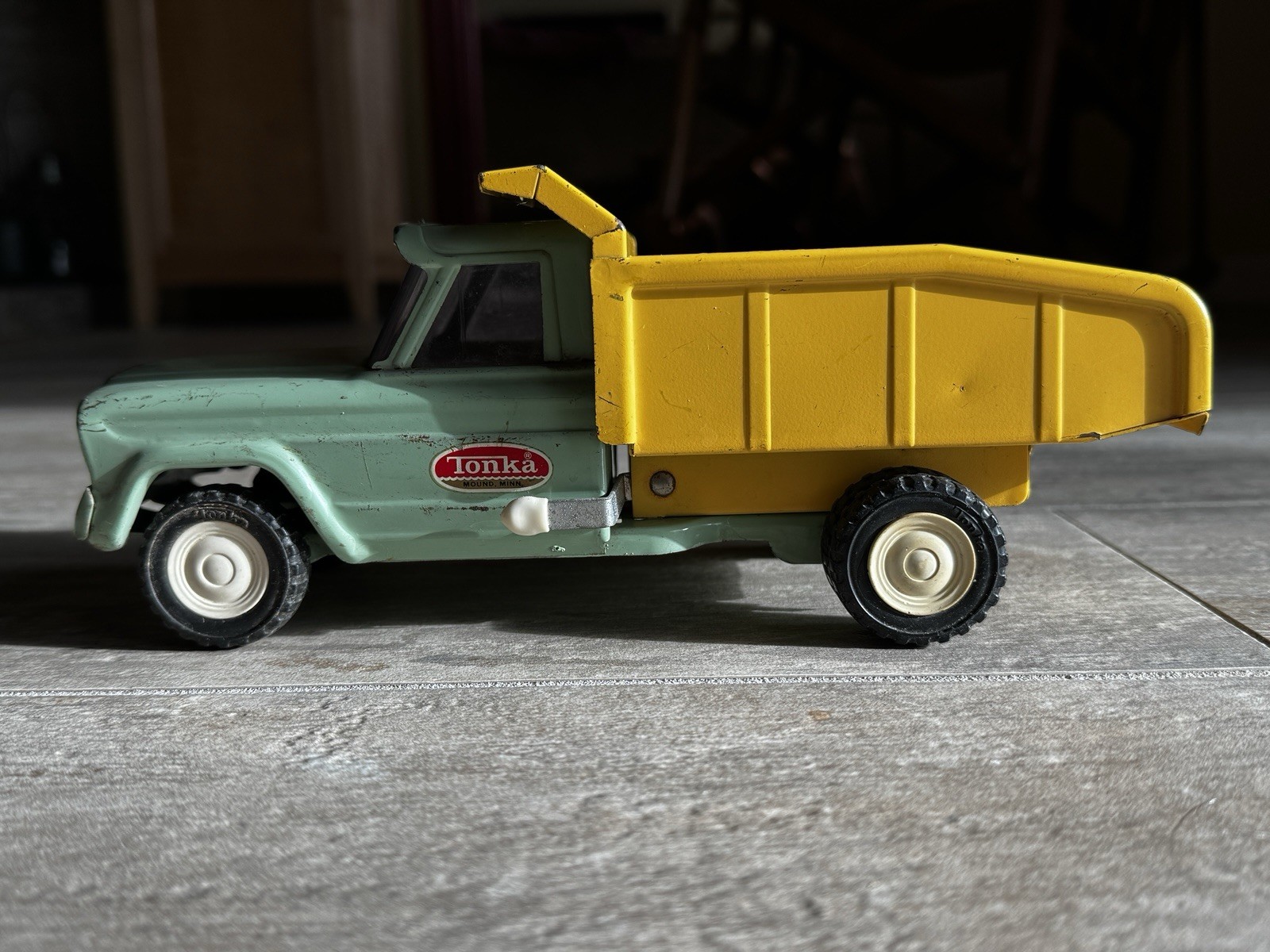 Tonka Vintage Pressed Steel Construction Dump Truck Green Cab Yellow Bed Tilt.