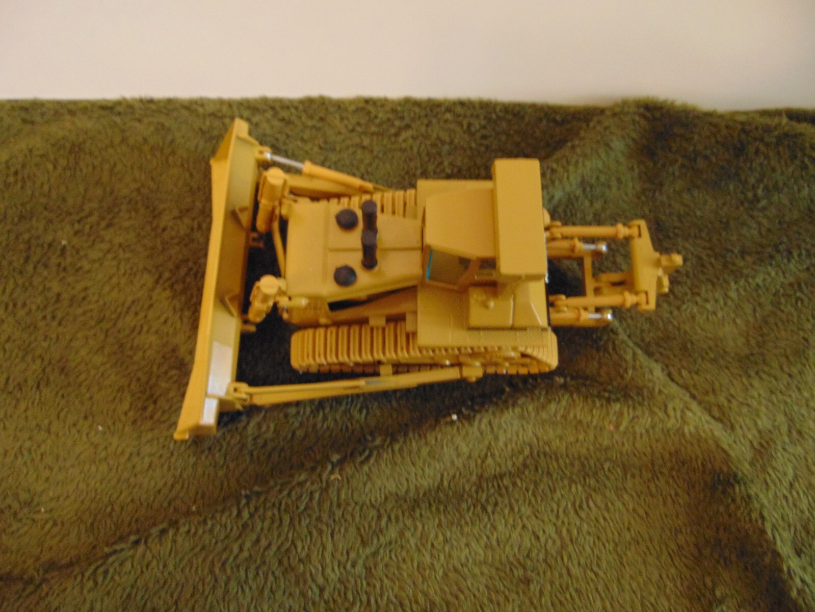 Conrad 2852 Cat Caterpillar BullDozer Dozer Track Type Tractor Die Cast Model