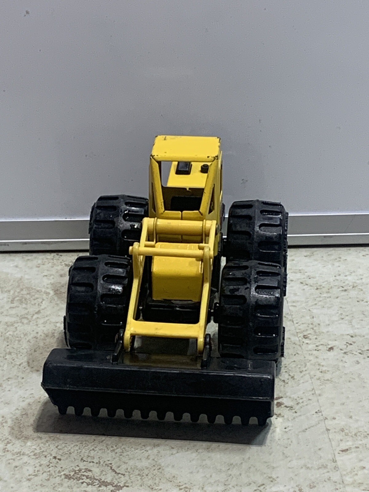 Vintage 1986 Caterpillar Front Loader Bucket Yellow and Black Tractor Truck