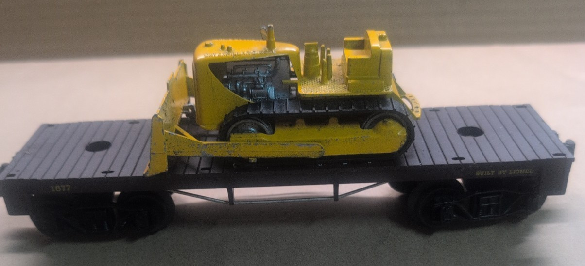 Caterpillar Bulldozer Tootsietoy Diesel Tractor No. 3910 LIONEL O scale flatbed