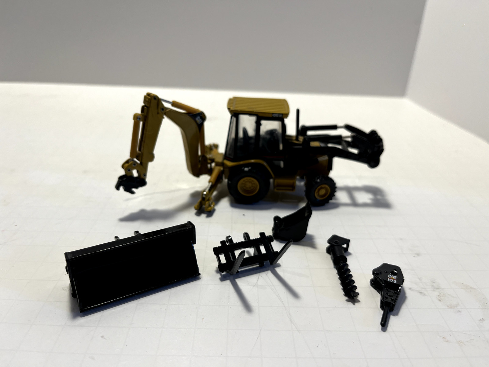 Caterpillar 420E IT Backhoe Loader; 1:50 Scale; *All Attachments Included*