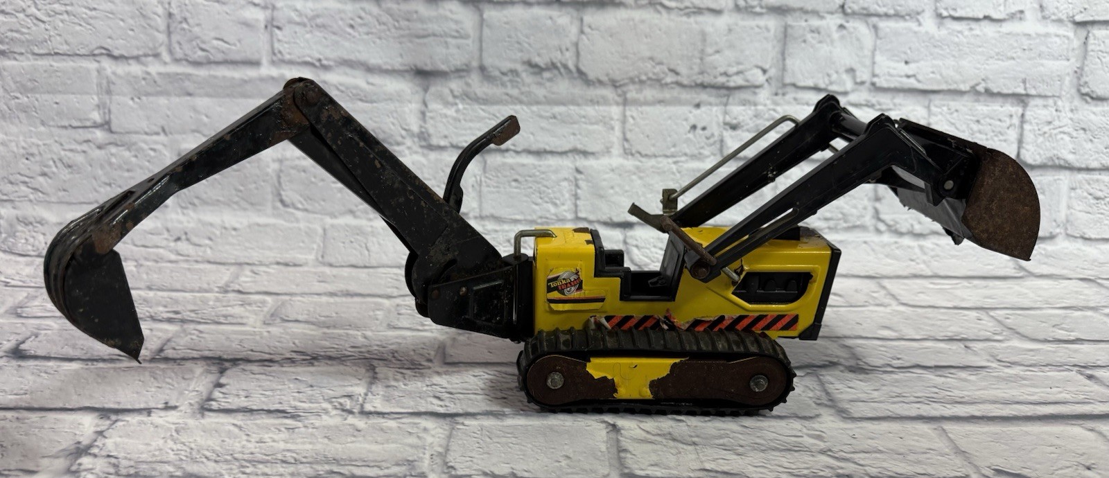 Tonka T-6 Tractor: Front End Loader/Backhoe Bulldozer #810659 – Vintage Metal