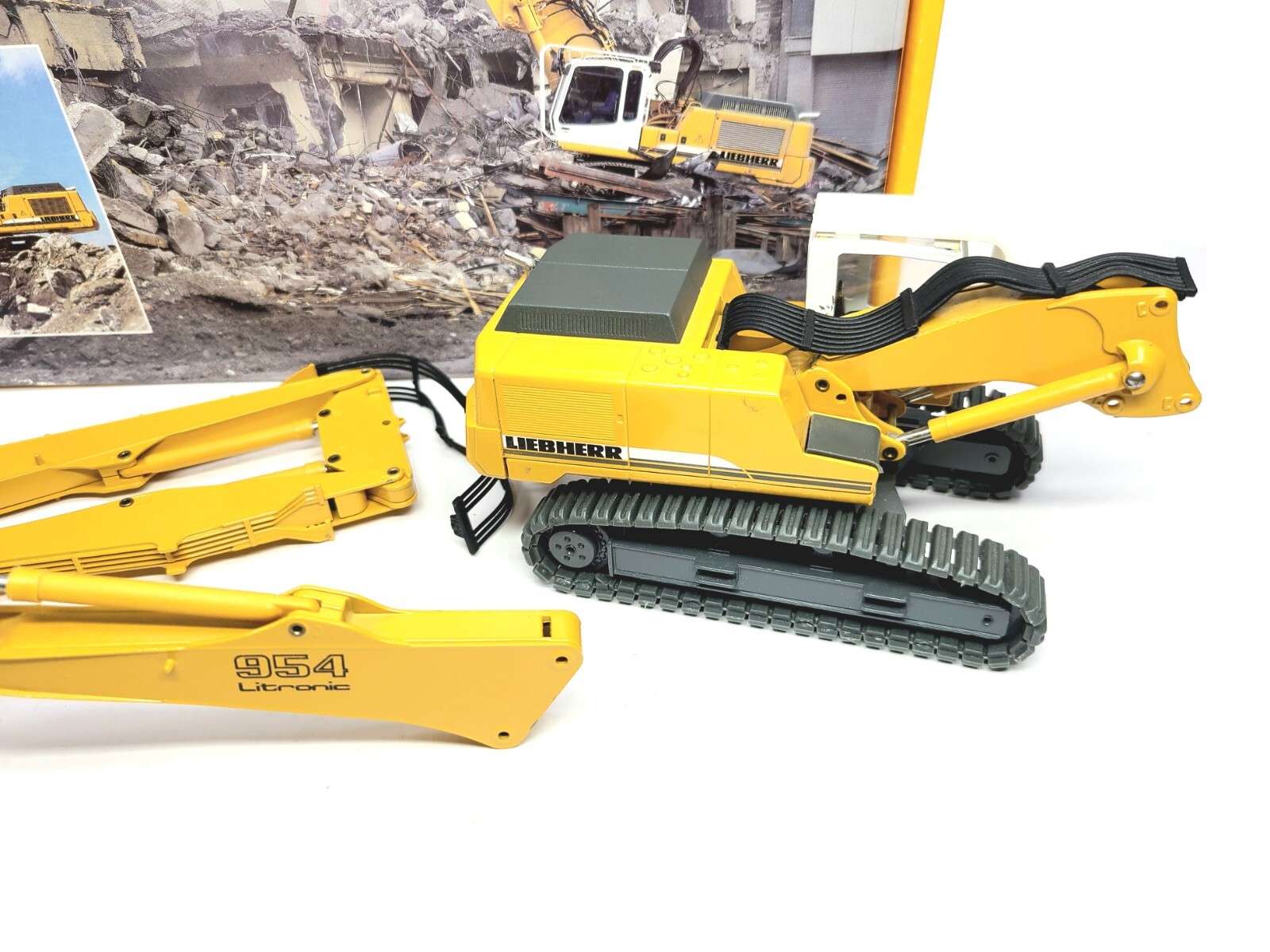 Liebherr R954BV Litronic Demolition Excavator – Conrad 1:50 Scale Model #2907