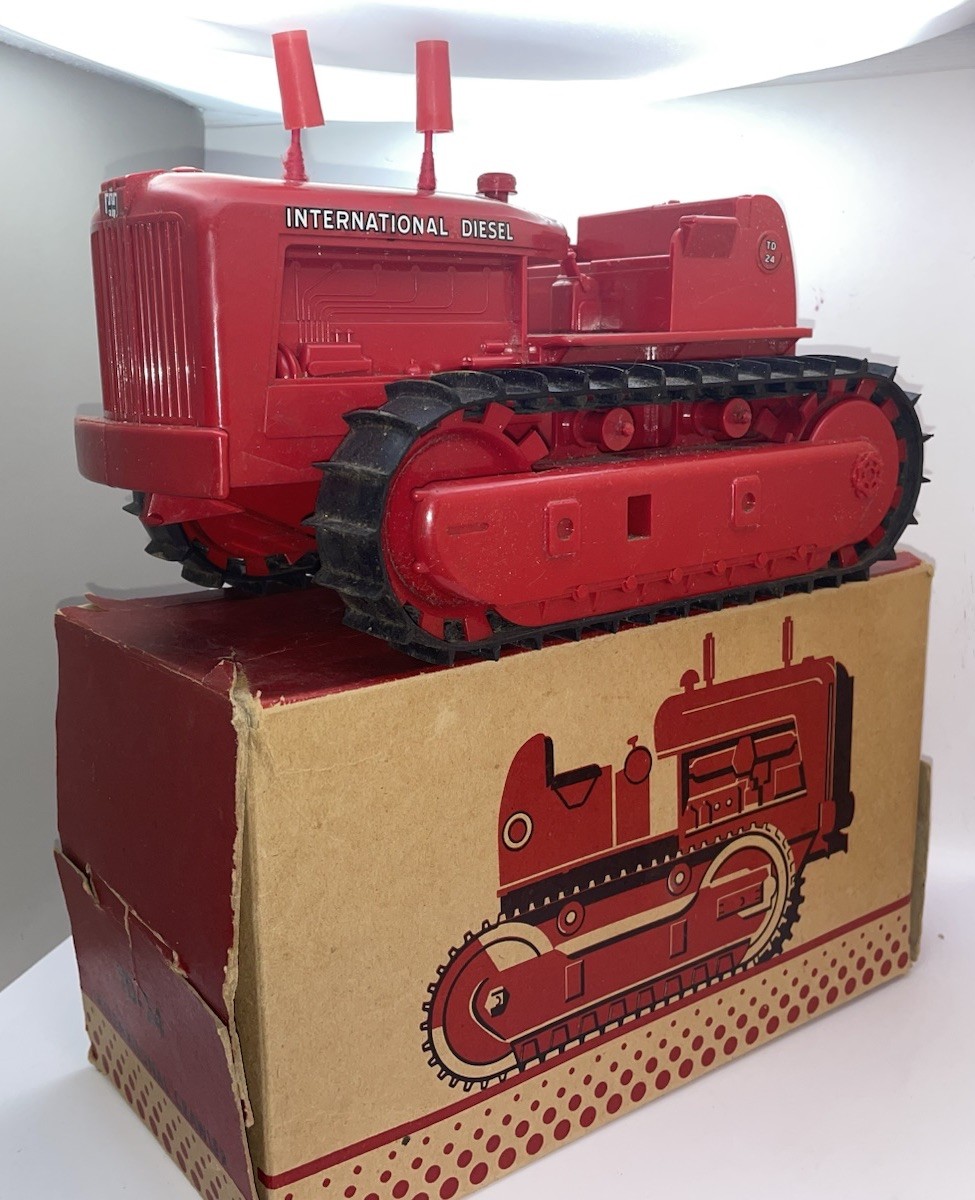 1947 IH International TD-24 Crawler Promo 1/16 PRODUCT MINIATURE PMC VF OB
