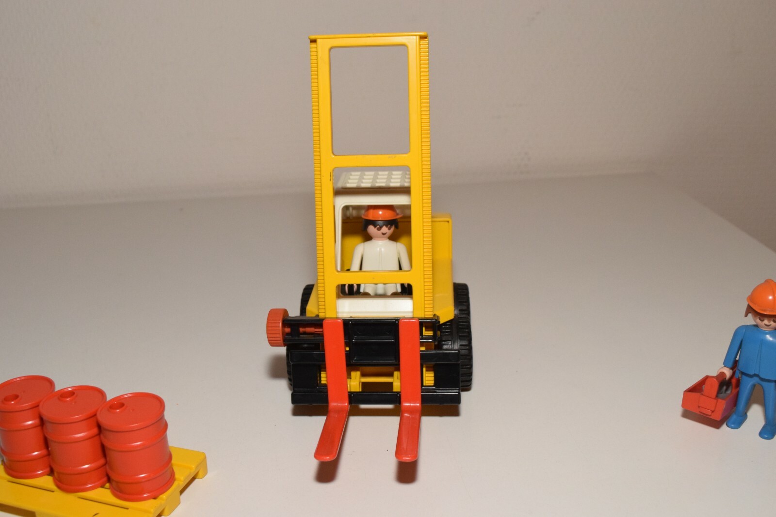 A31 1:20 PLAYMOBIL 3506 FORKLIFT TRUCK YELLOW NEAR MINT CONDITION