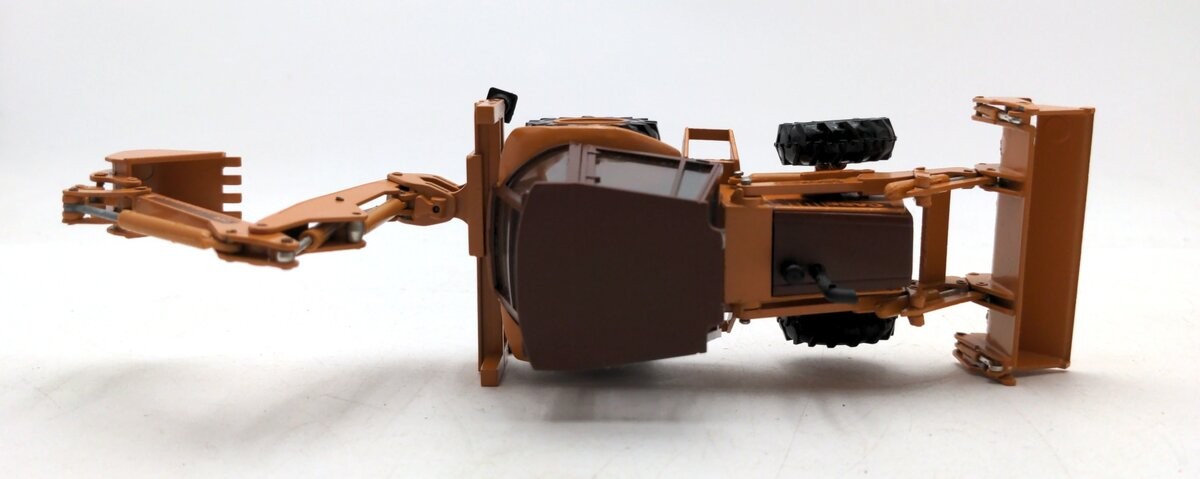 Conrad 2934 1:35 Case Loader/Backhoe With 4 Wheel Drive And Case 4-In-1 Bucket
