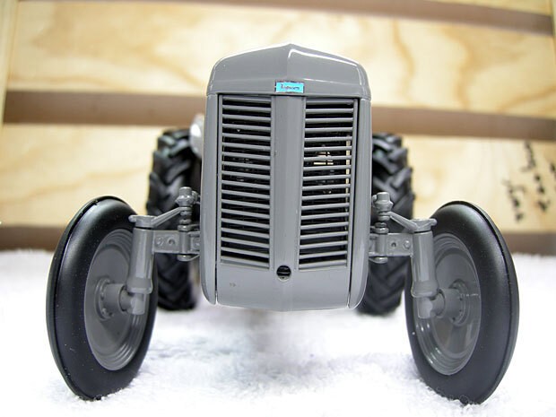 1:16 Scale UH Ferguson TEA-20 Tractor Construction Farm Machine Diecast Model