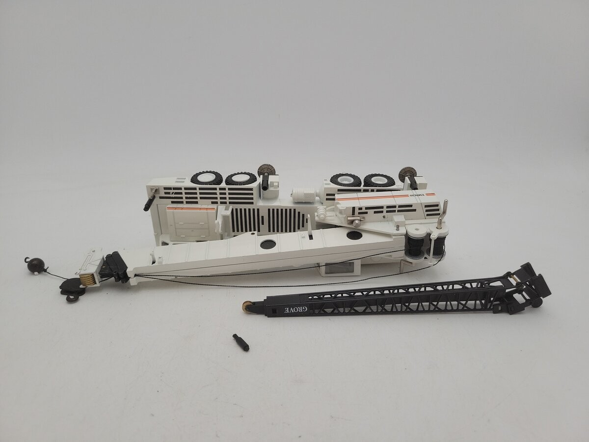 NZG 380 1:50 Scale White Diecast Grove Worldwide TM9120 Hydraulic Crane EX/Box