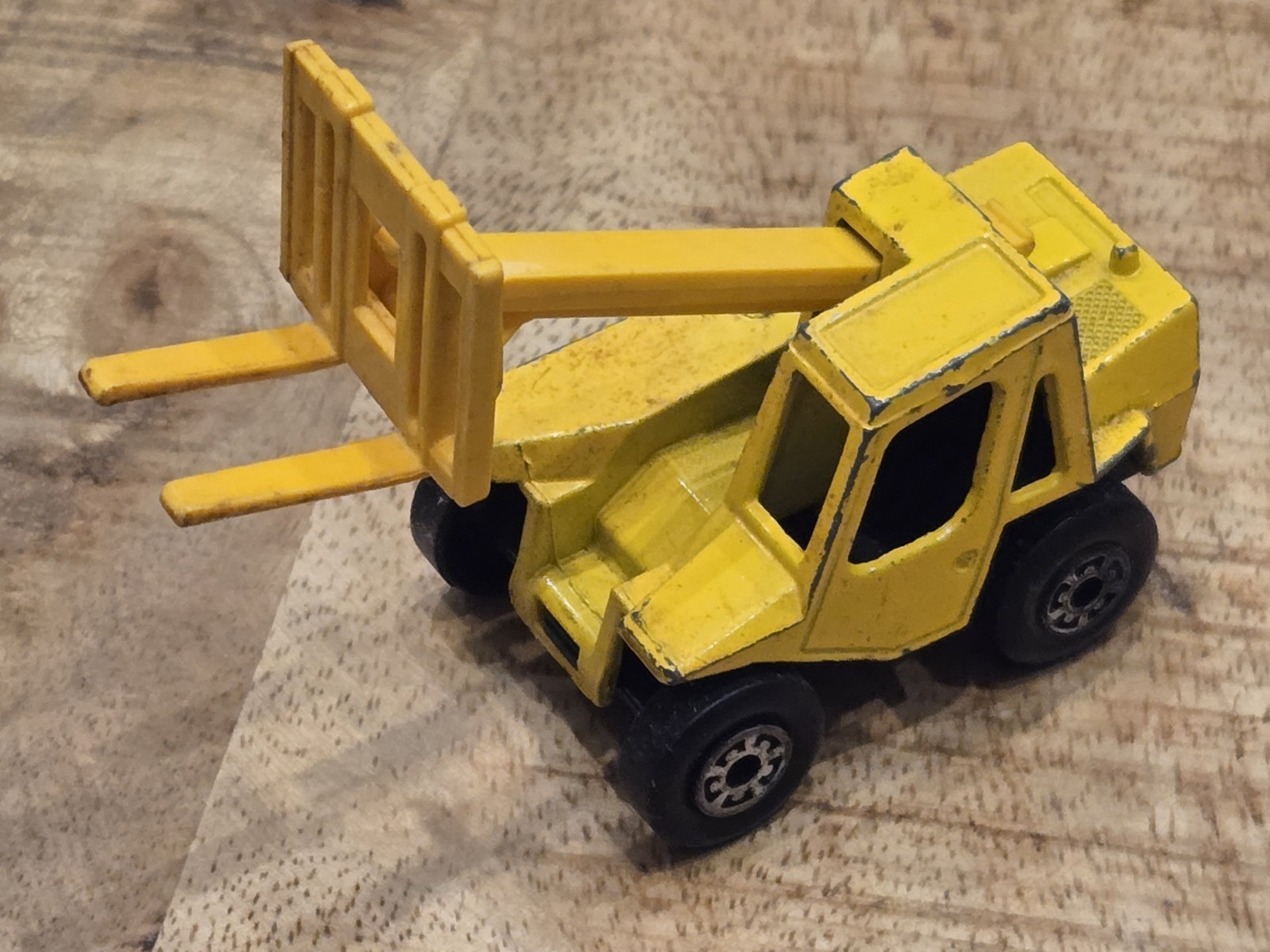 Matchbox Superfast Sandvik Lift Truck Diecast – Yellow 1:64 1978