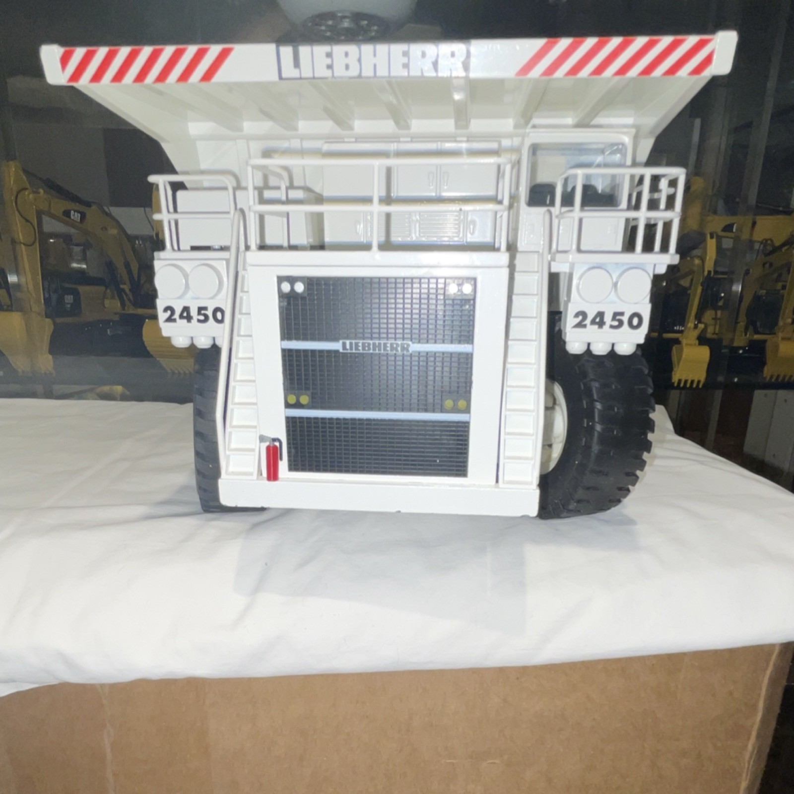 Liebherr 2450 Dump Truck Diecast Model White Black Construction Equipment