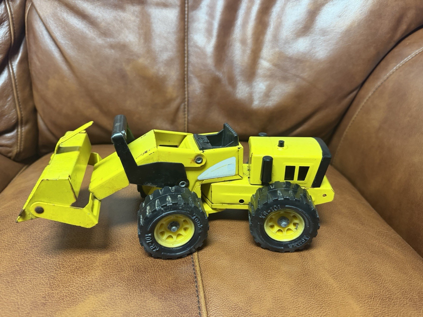 Vintage Tonka Pressed Steel Front End Loader Model # 52900 Yellow/Black XR-101