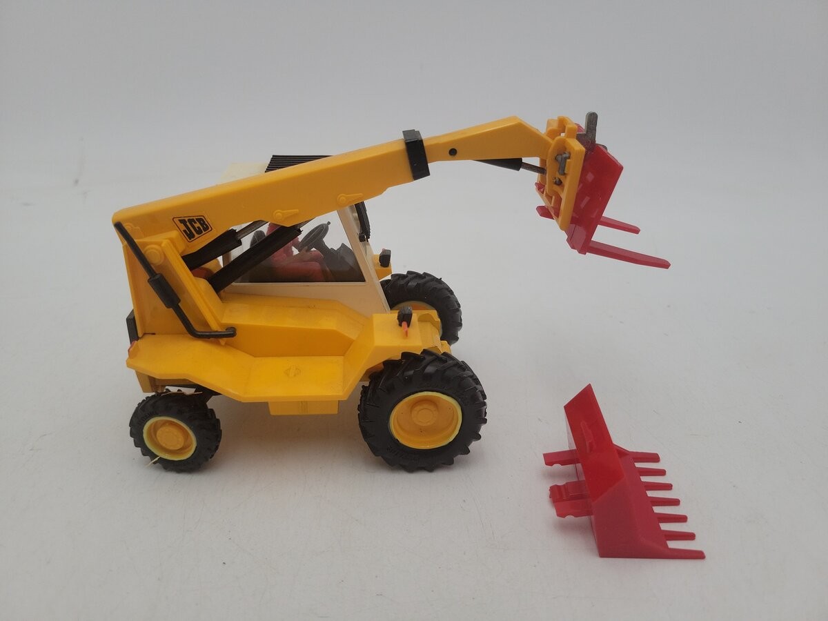W. Britain 9918 1:32 Scale Yellow Loadall JCB Digger with Driver and Accessories