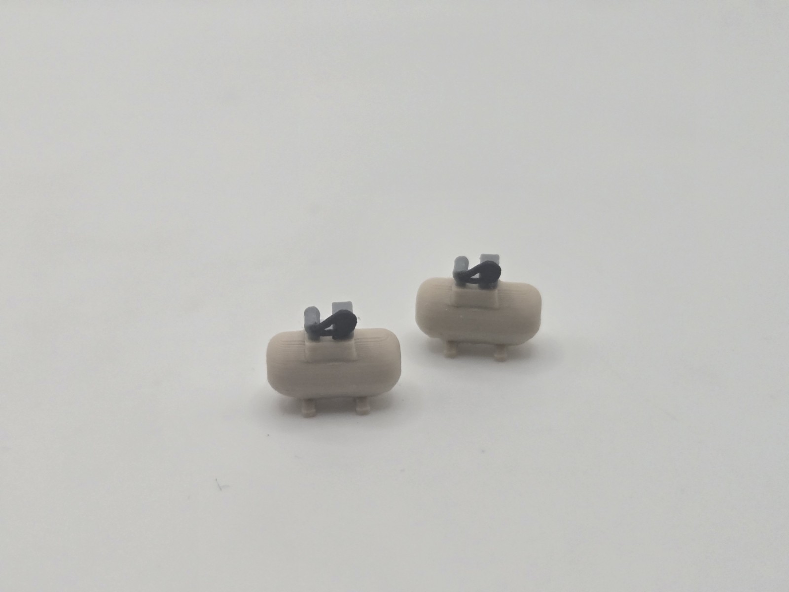 1/87 Scale Small Shop Compressor *2 Pack* in Tan