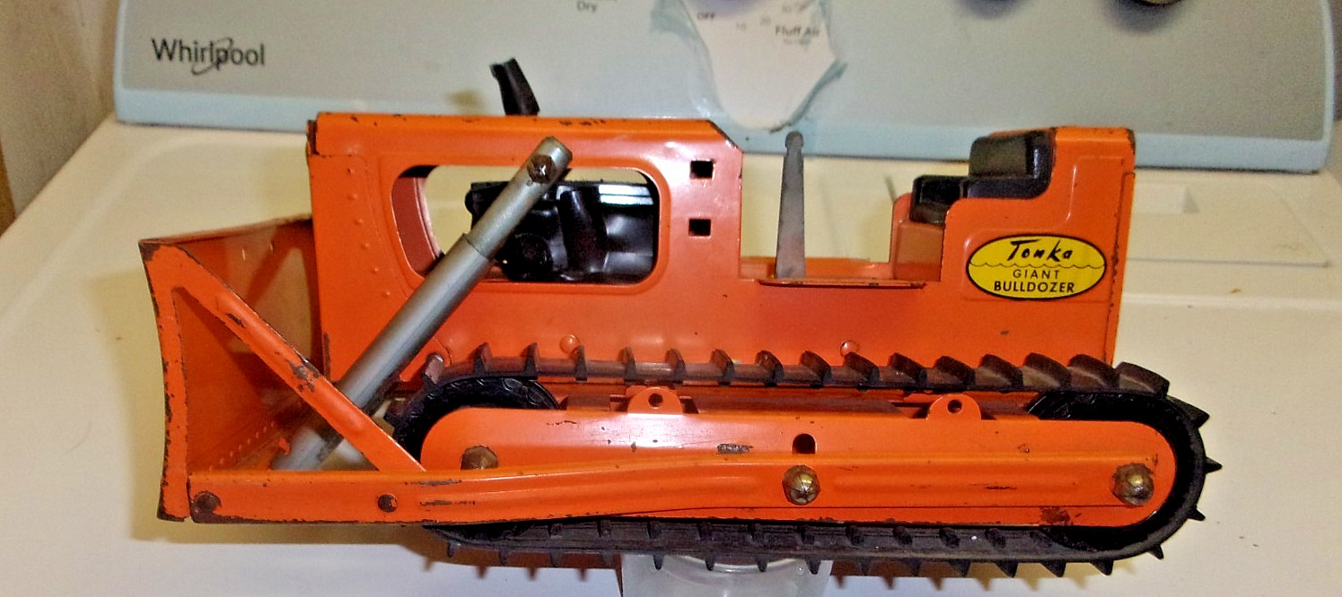 1950’S TONKA GIANT BULLDOZER MOUND MINN. U S A