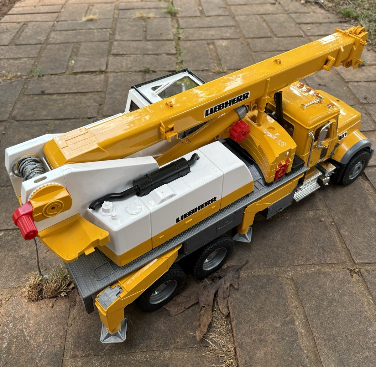 Bruder Mack Granite Liebherr Crane Truck 1:16 Scale 25 Inch Complete Working