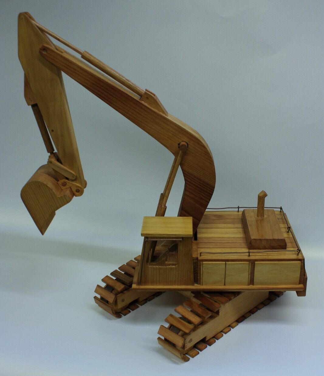 CATERPILLAR TYPE TOY/HANDCRAFTED EXCAVATOR WITH MOVING PARTS! LARGE SCALE MODEL!