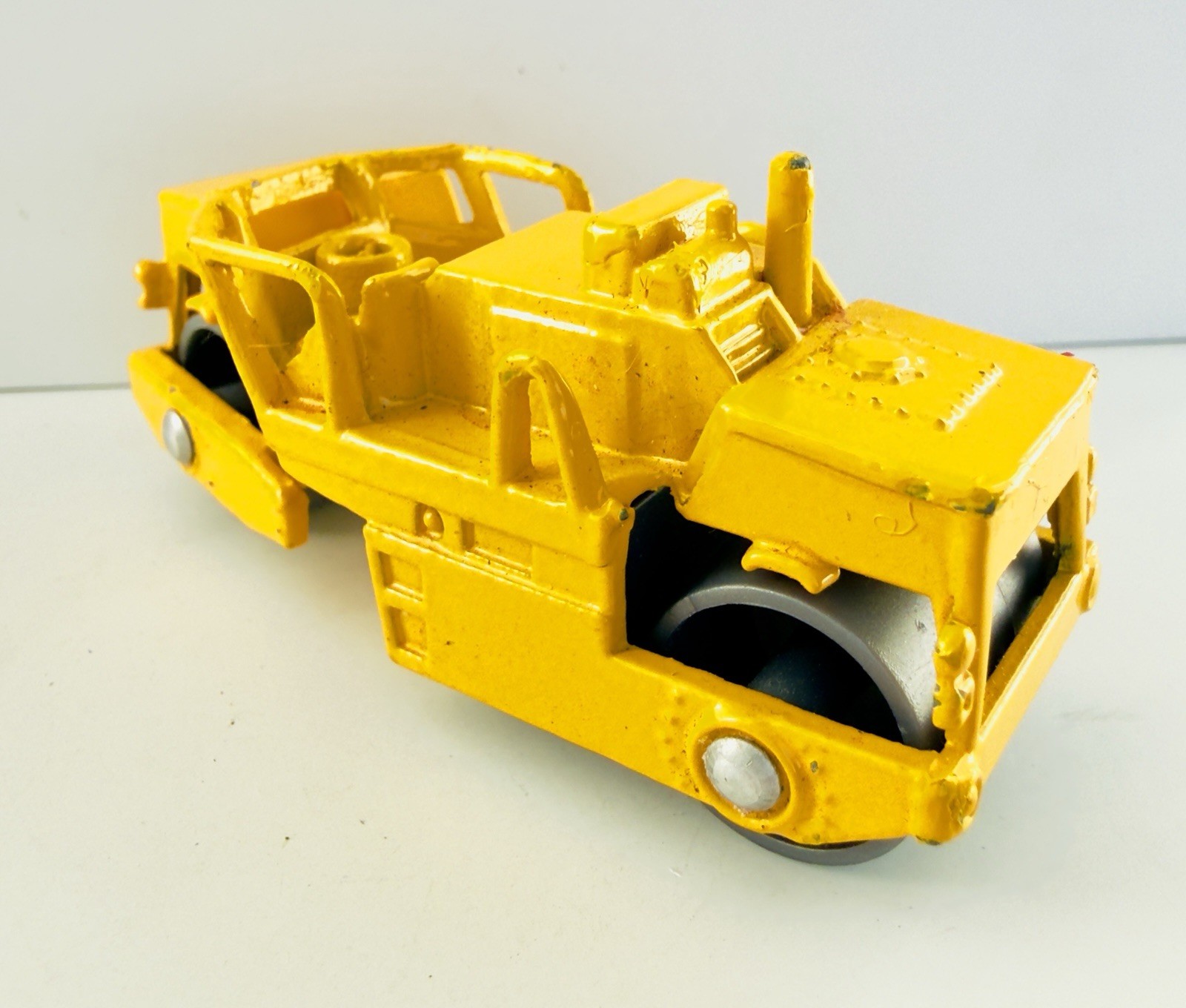Road Roll MP001 DieCast Scale 1:64 Scale Mystery Manufacture Steamroller Yellow