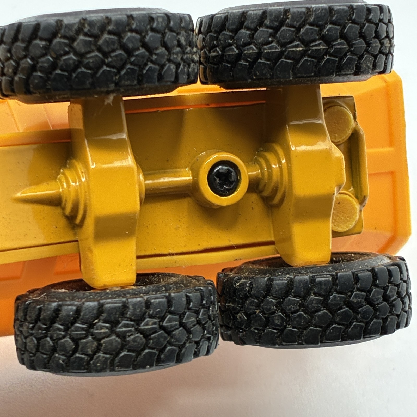 ERTL John Deere Articulated Dump Truck Toy Diecast Plastic Construction Vehicle