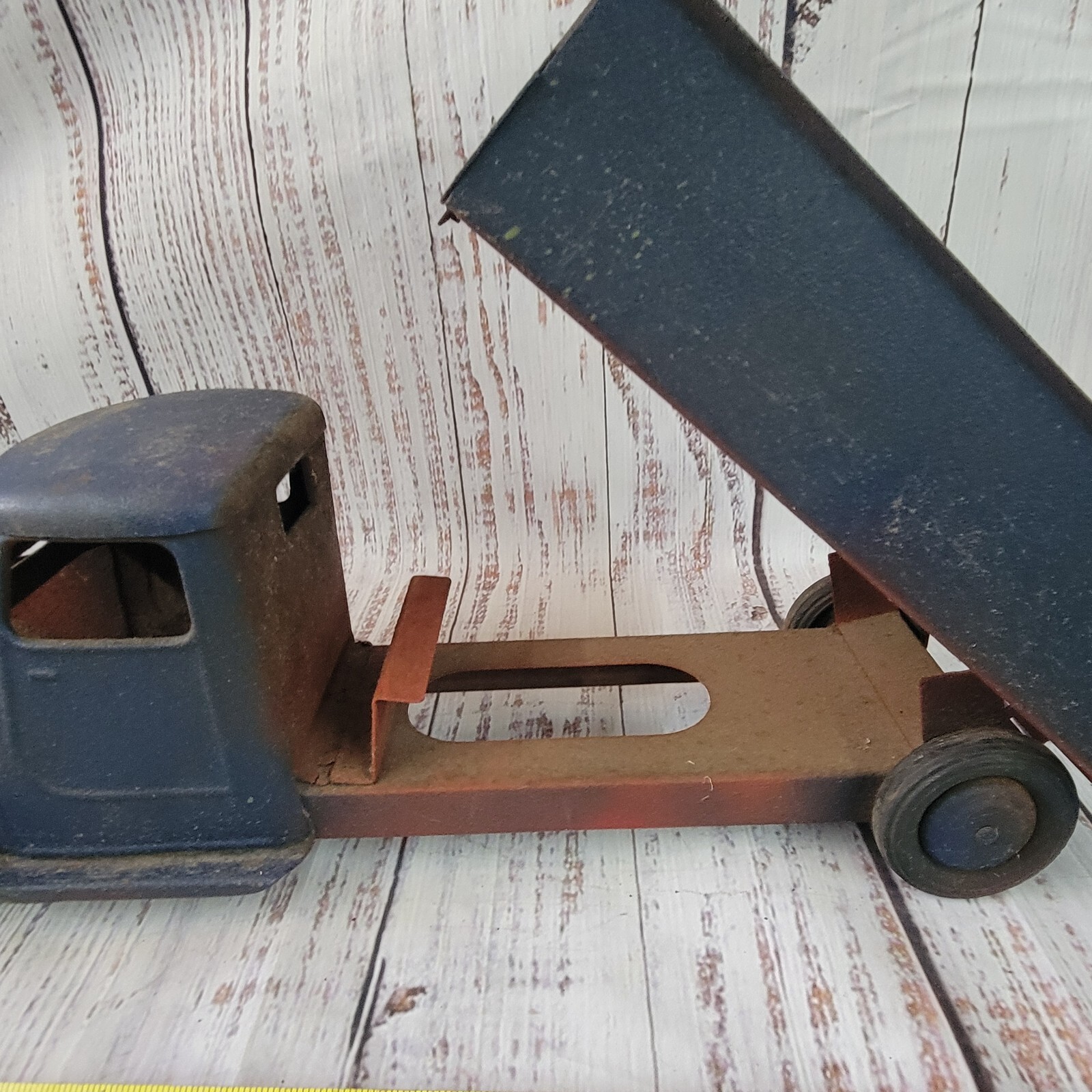 Vintage structo? 1920 or 30 very old pressed steel dump truck 24″ long no hood