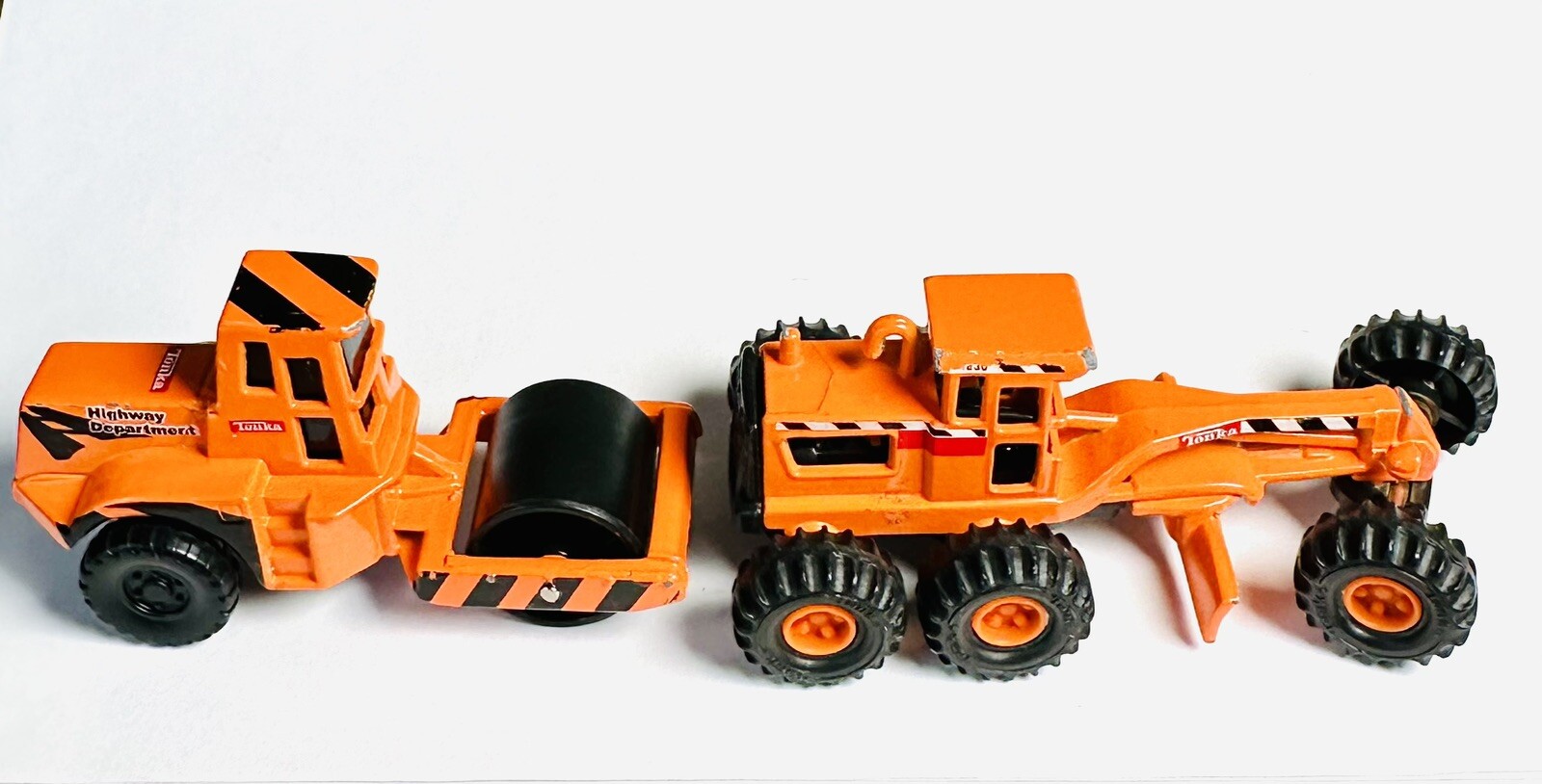 2005 TONKA MAISTO DIECAST #2 MIGHTY GRADER SCRAPER & STEAMROLLER ROAD CREW LOT