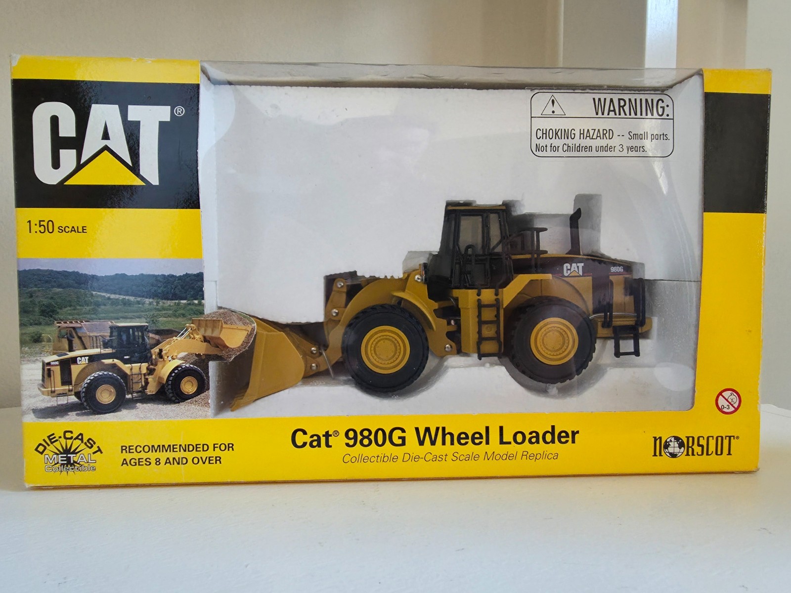 NORSCOT Caterpillar 980G Wheel Loader, Die Cast Model 1:50, New in original Box.