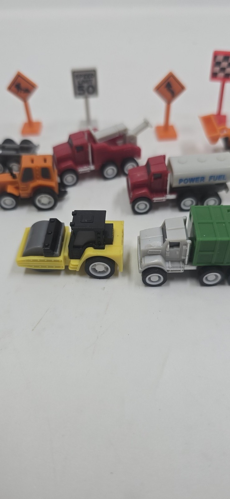 Mini Diecast Construction & Utility Vehicle Toy Set with Road Signs & Finish