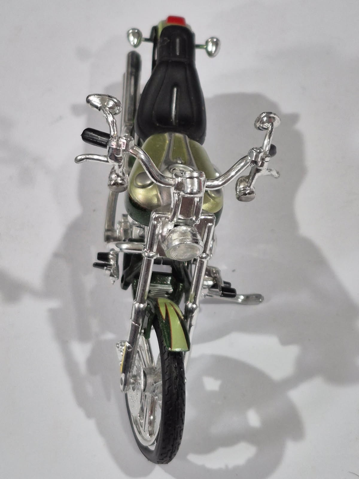 Maisto 1/18 HARLEY-DAVIDSON Motorcycles 2004 FXSTDSE CVO B16