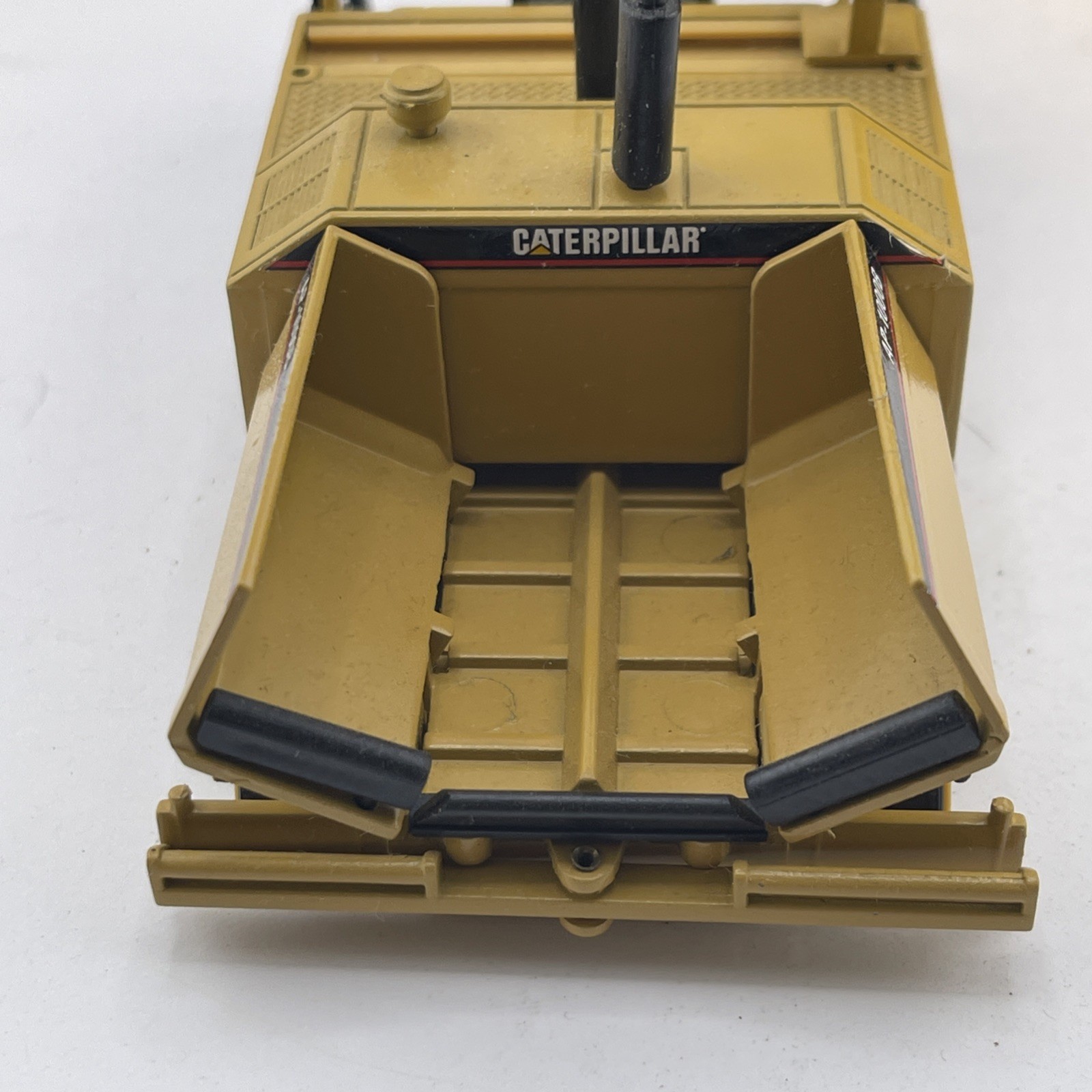 Caterpillar Cat AP-1000B Asphalt Paver – NZG 1:50 Scale Diecast Model #479.1 New