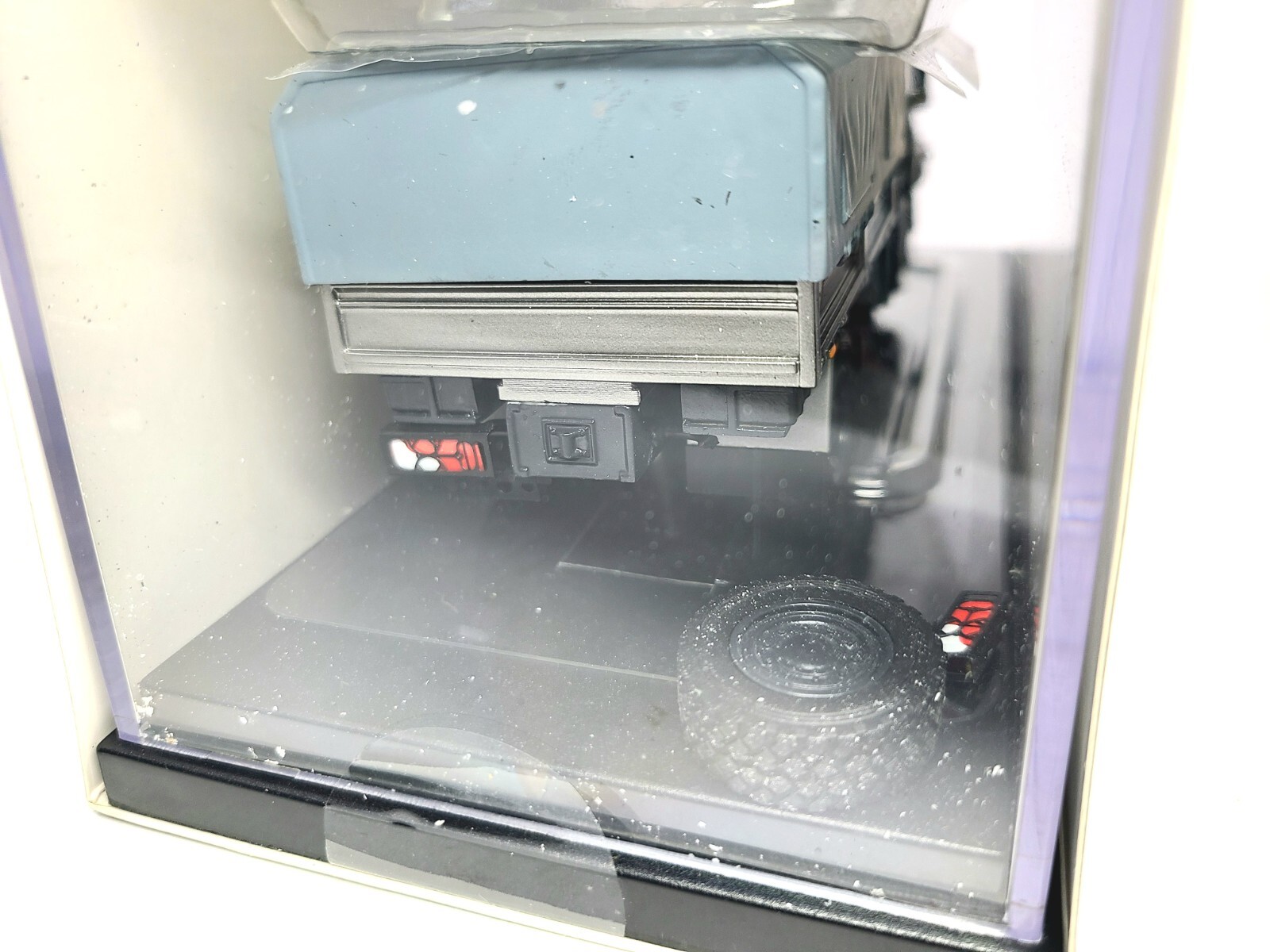 Mercedes-Benz Zetros Dual Cab 6×6 RT Silver IMC 1:50 Scale Model #32-0129 Broken