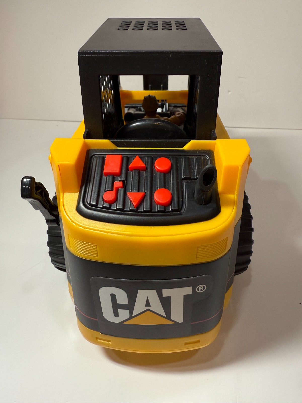 CAT Motorized Wheel Loader 12″x9″x6″ Hard Hat, Worker, Accessories by Toy State