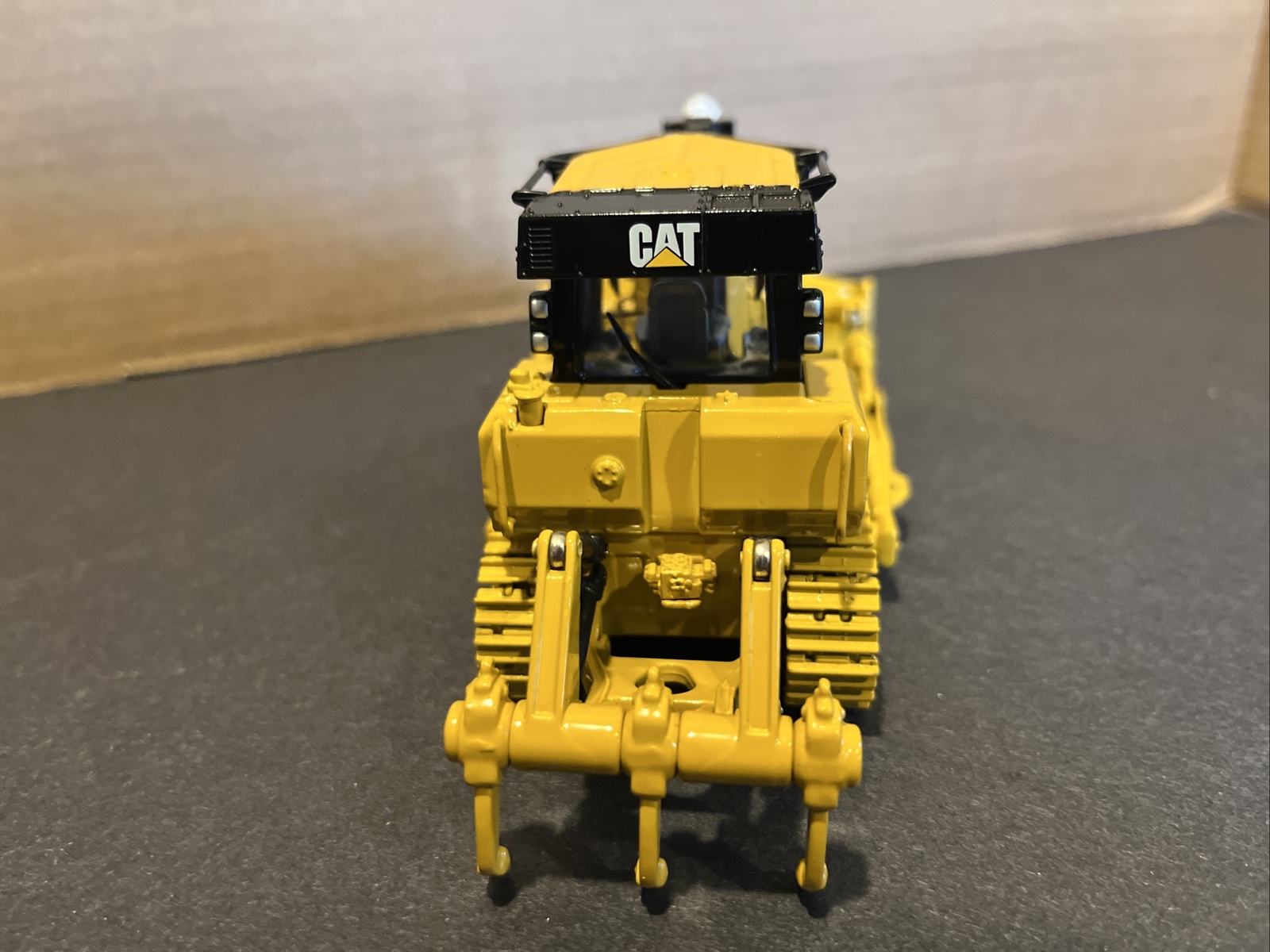 1:50 CAT D7E Track-Type Tractor with Electric Drive — Caterpillar Norscot