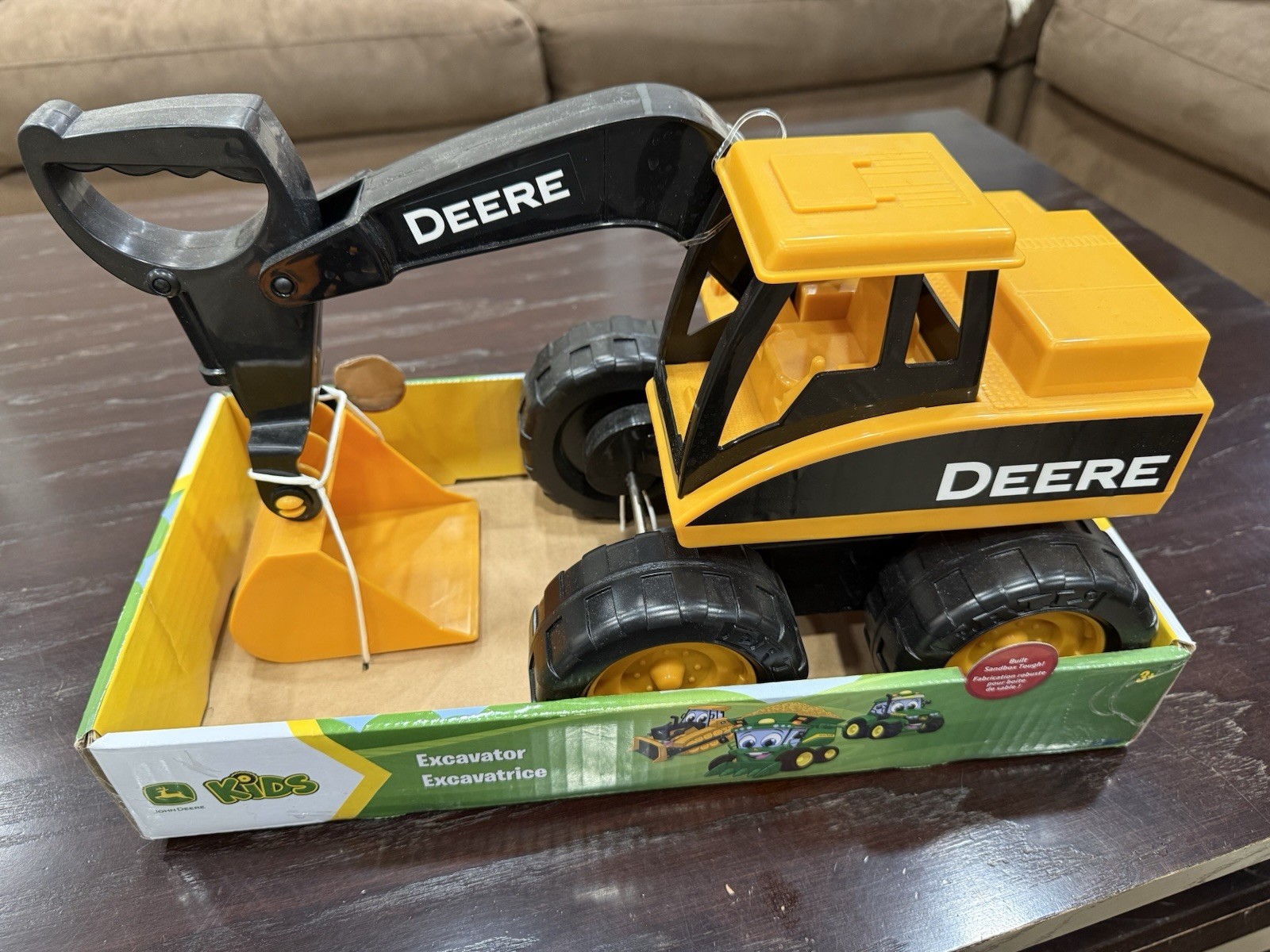 John Deere Sandbox Big Scoop Excavator Toy with Tilting Dump Bed – Construction