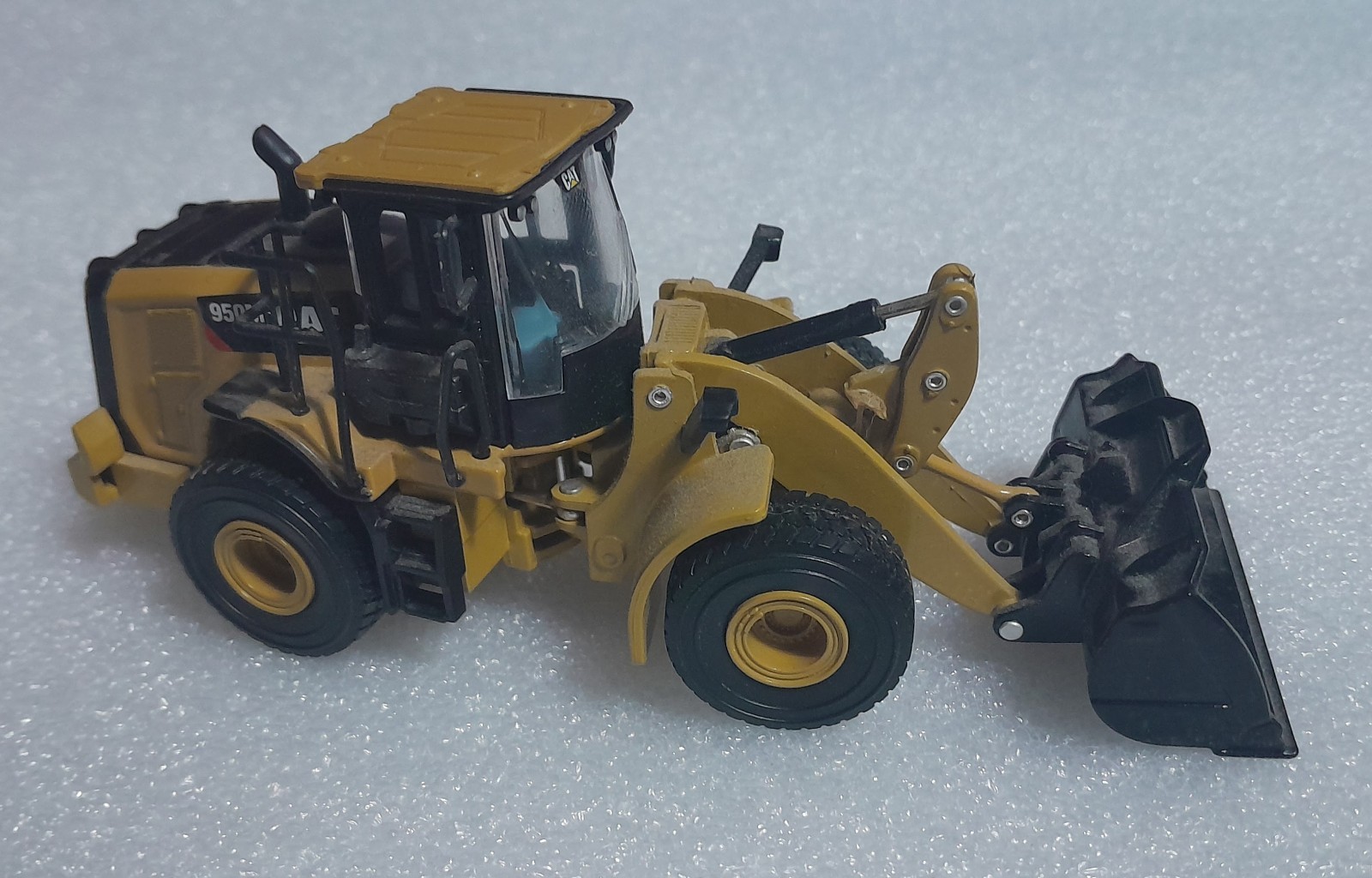Diecast Masters 1:64 950M Wheel Loader Parts/Broken Boom