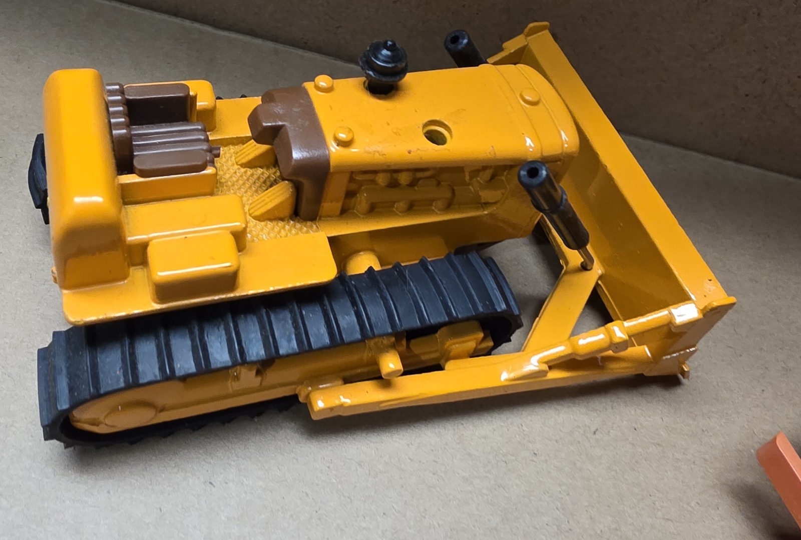 4 Shinsei Mini Power 13 Bulldozer, 40 Caterpillar 777 Truck, 10 Heavy Dump Truck
