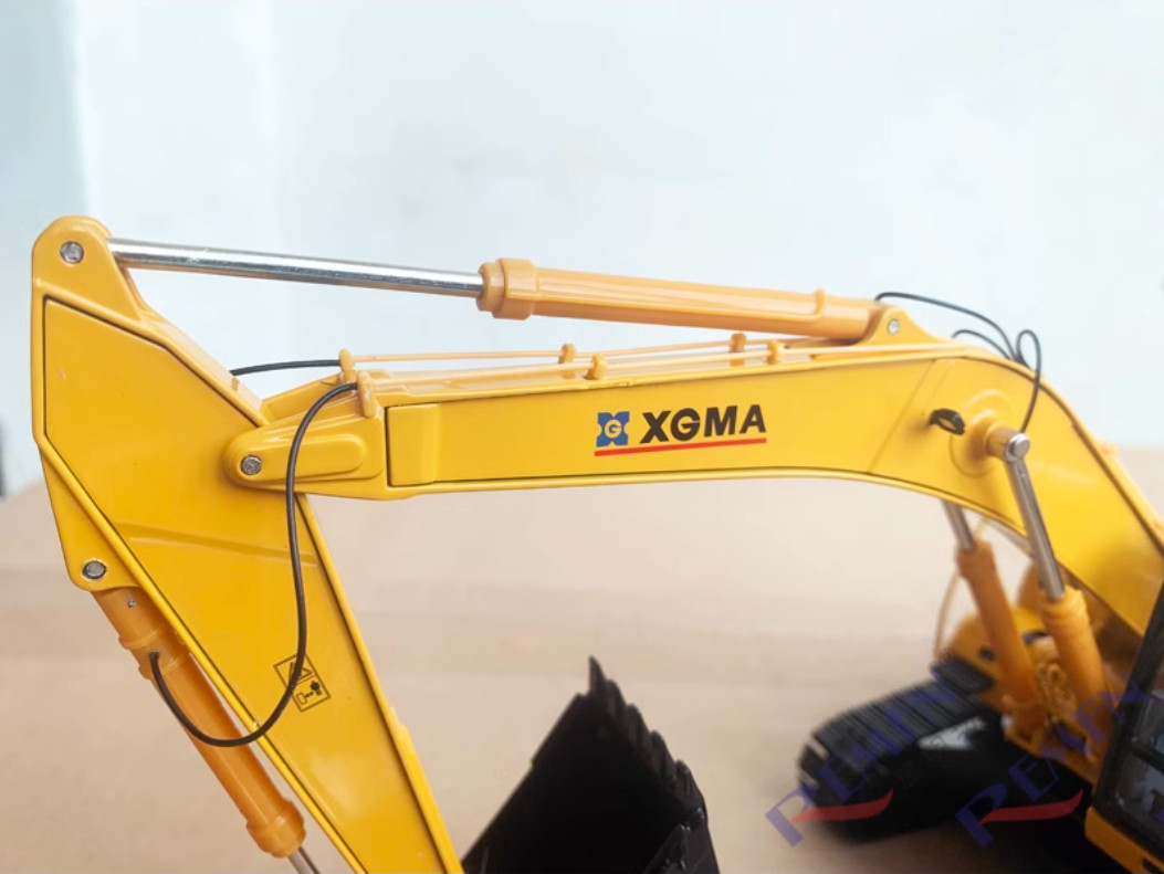 1:35 35CM XGMA XG836 Excavator Construction Machine Vehicles Diecast Model