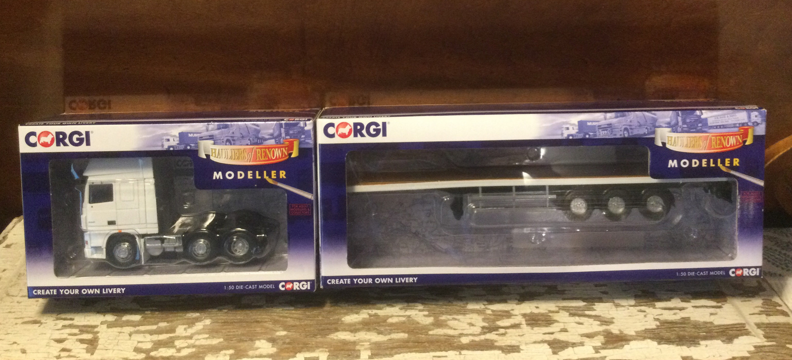Corgi 1:50 Diecast Modeller DAF XF 105 Truck Cab-W/Tri Axle Flatbed Trailer-NIB