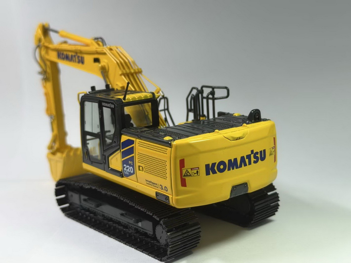 1/50 Scale KOMATSU PC220LCi-12 Hydraulic Excavator Diecast Model Toy Gift