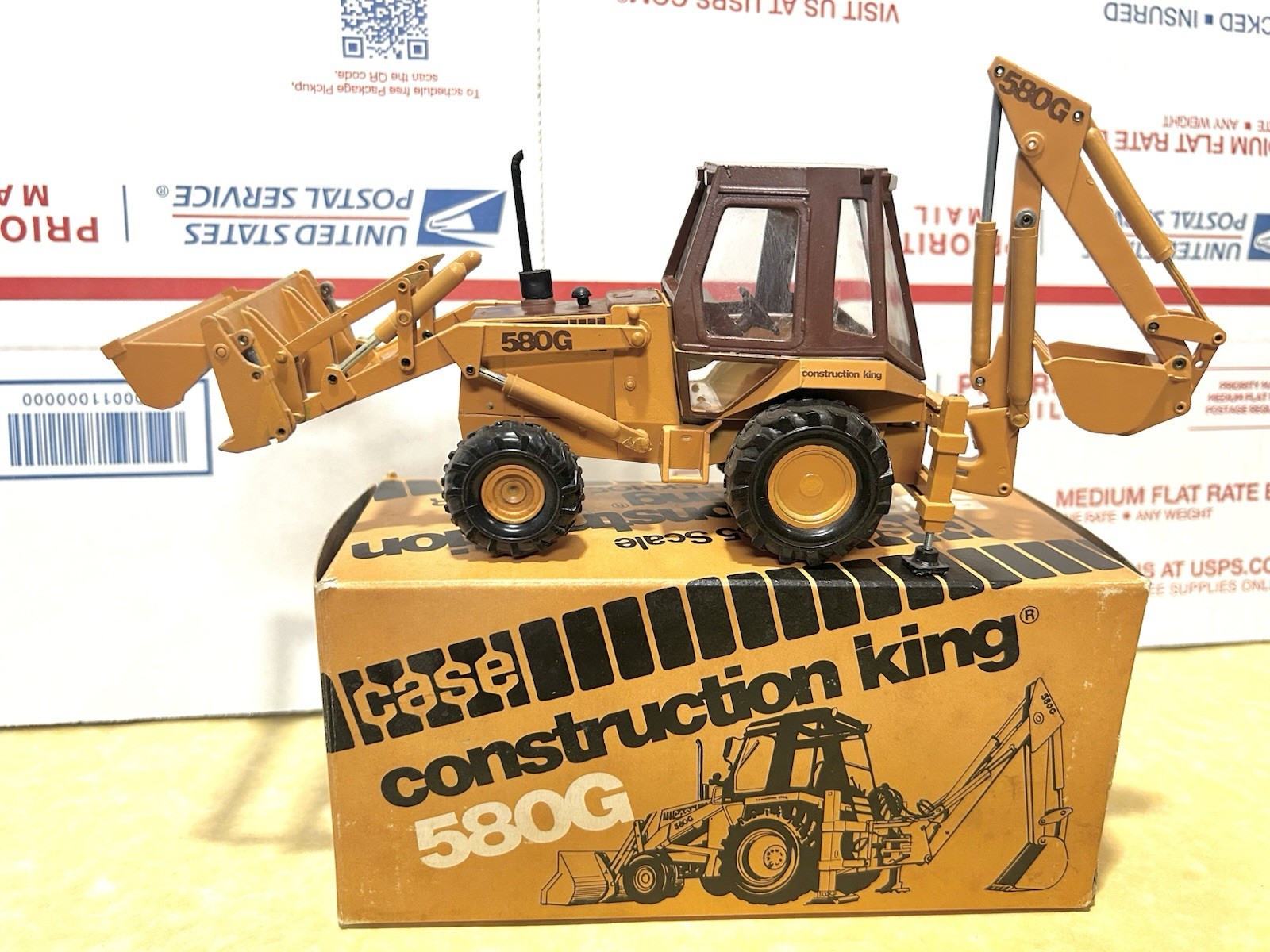 Conrad 1/35 Scale Custom Case 580G Loader-Backhoe No. 2932 w/4WD & 4-in-1 Bucket