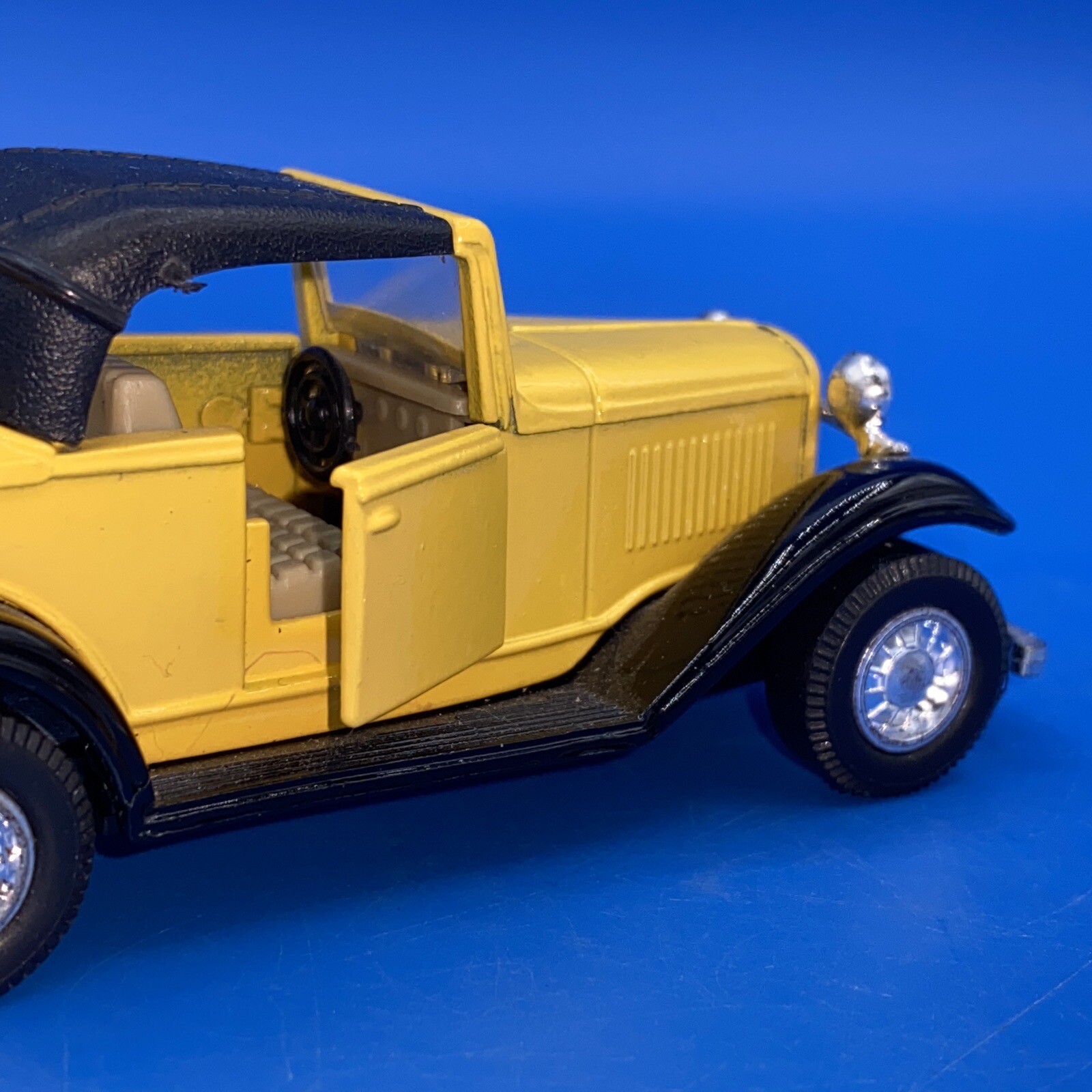 Vintage Ford Coupe Yellow 1/43 Die Cast Opening Doors #8875